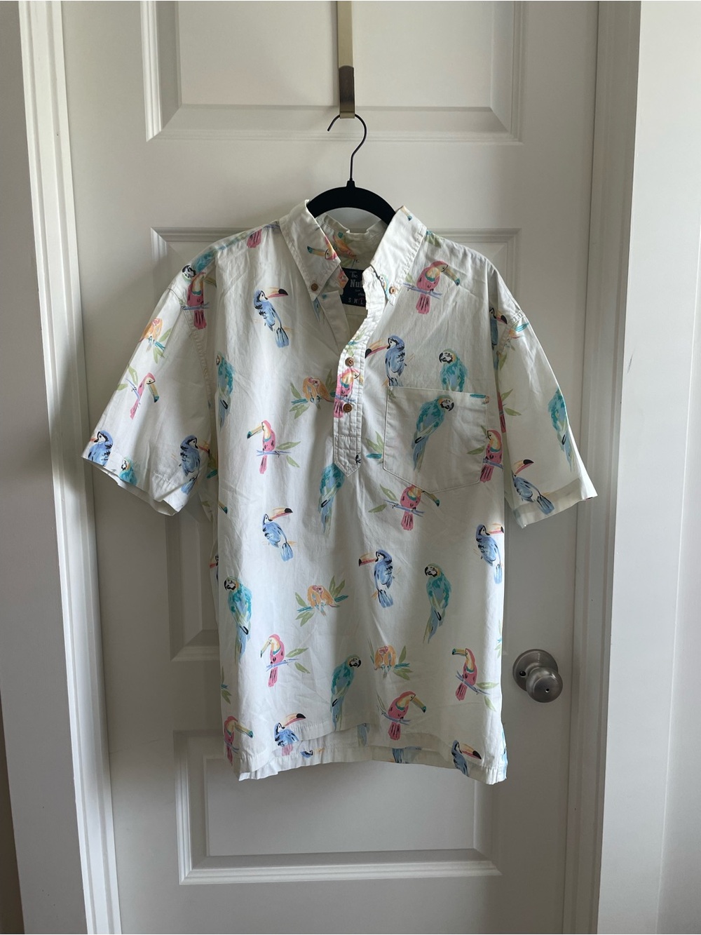 chubbies White Short-Sleeve Button-Down with Tropical Parrot Print